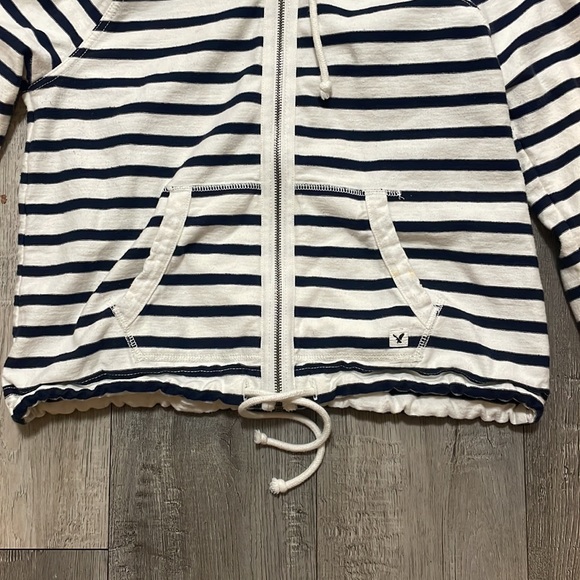 Cropped Hoodie - Picture 3 of 6